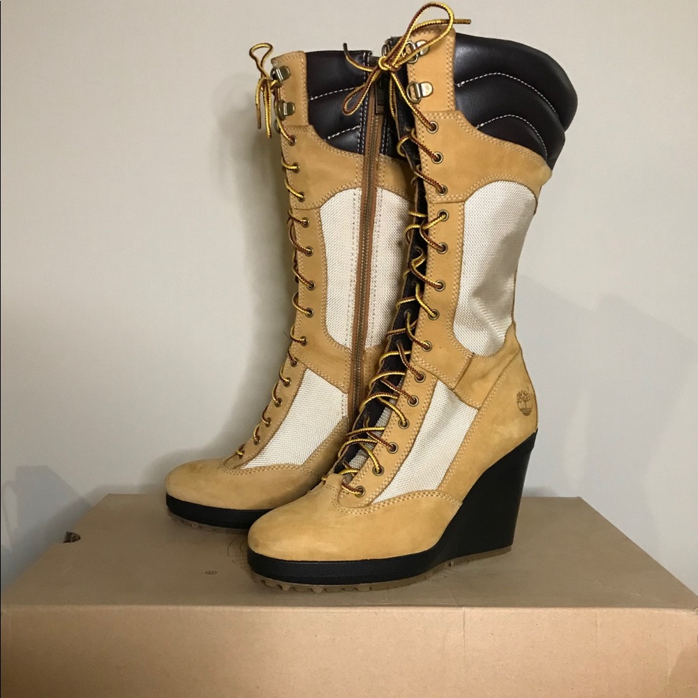 New in box. Rare Timberland 14” Femmes Wedge Boots